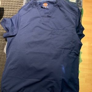 Men’s scrub top